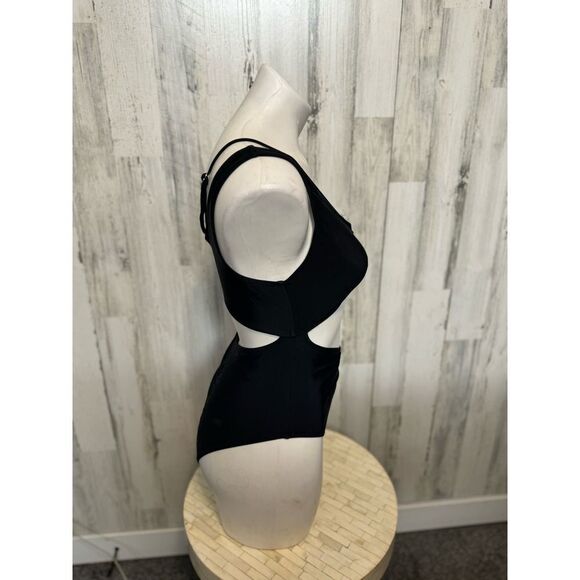 Black one piece swimsuit - Picture 4 of 7